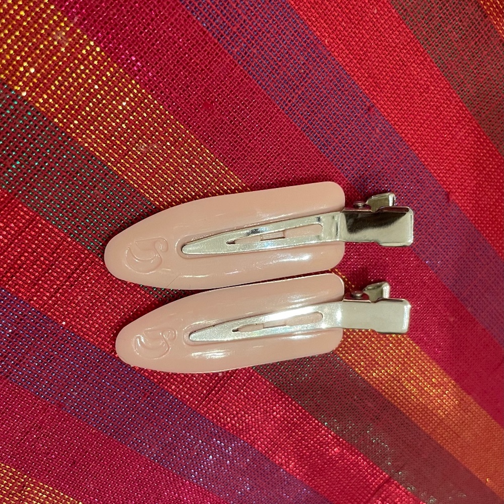 GLOSSIER Limited Edition Hair Clips w/bubble pouch and sticker NWOT